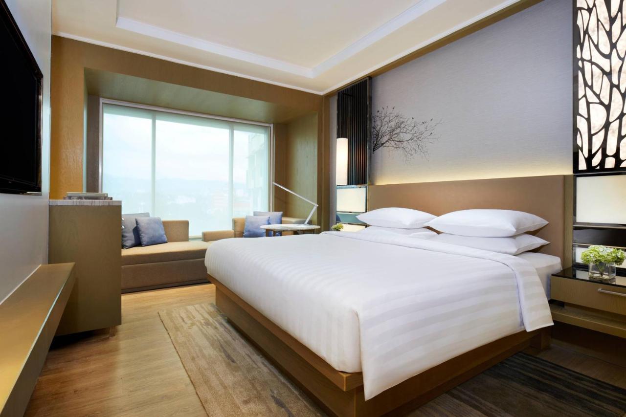 Courtyard By Marriott Bandung Dago Hotell Eksteriør bilde
